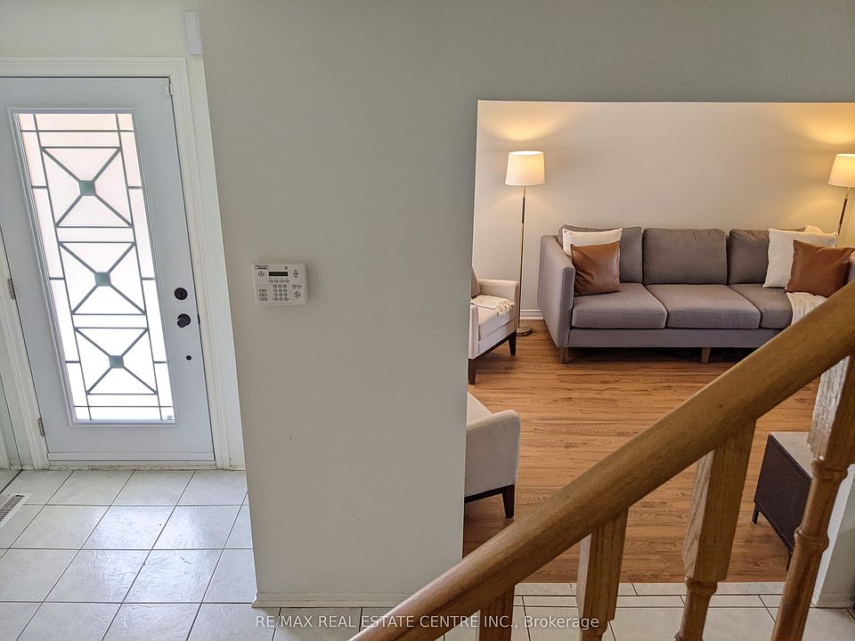 1st image of 52 Merganser Cres
