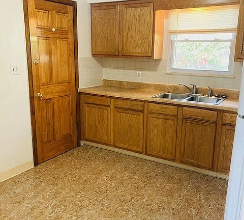 5th image of 1097 Seward Ave