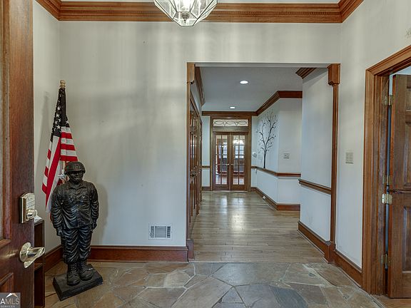 4th image of 525 Cooper Rd