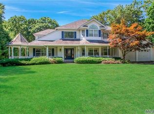16 Cobbler Ln, East Setauket, NY 11733