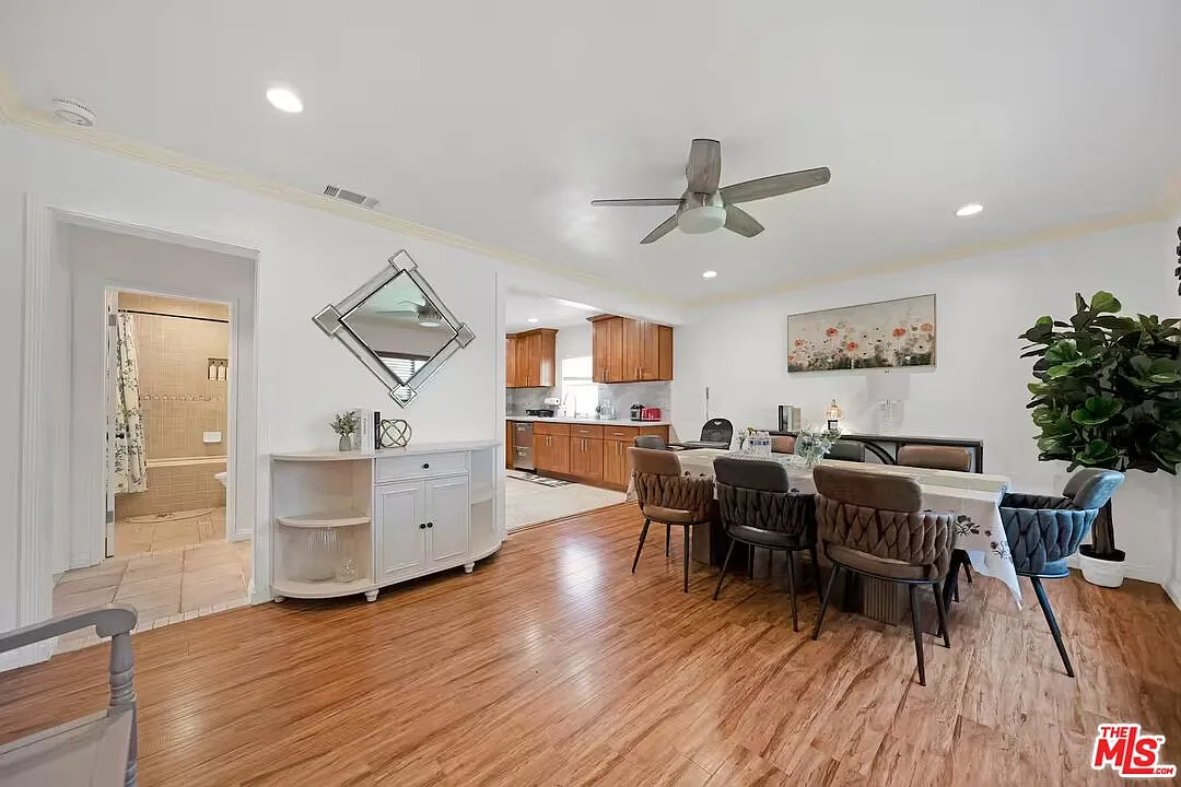 3 bed, 3.0 bath, 2090 sqft, $7,200 — Photo 2
