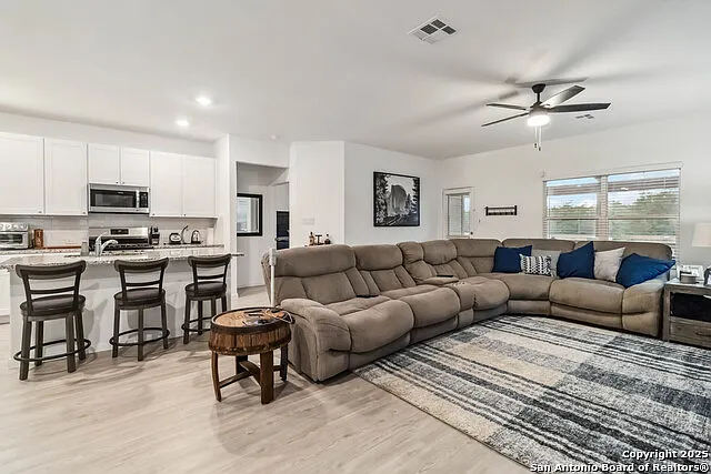 14702 Somerset Ml — Photo 9