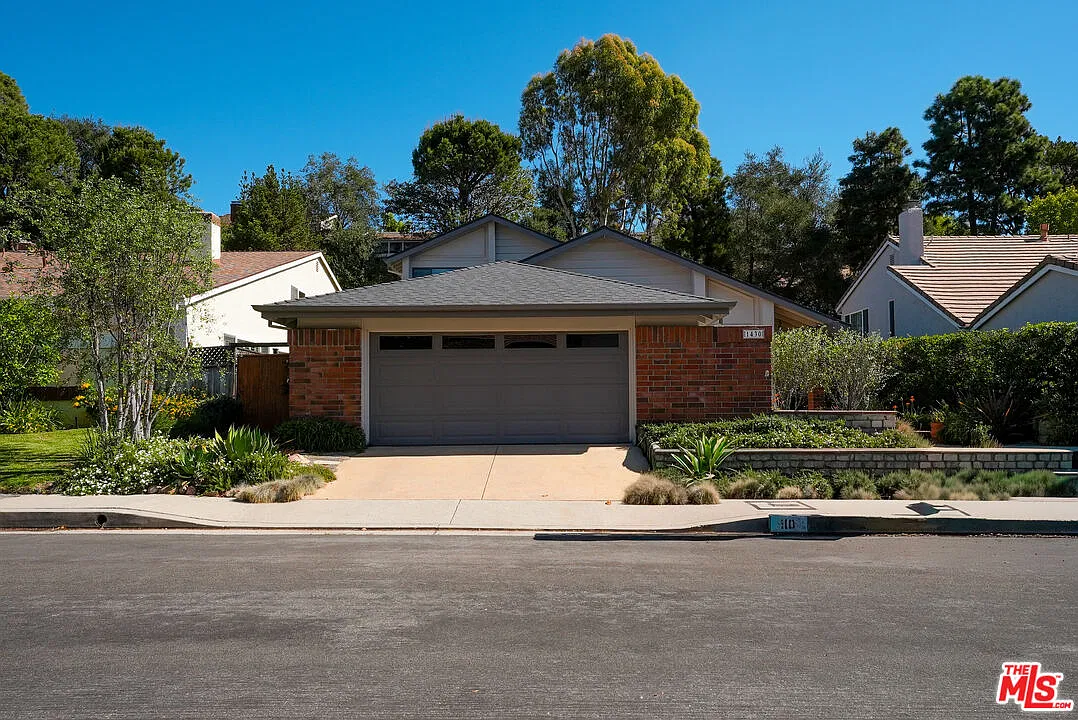 4 bed, 3.0 bath, 2475 sqft, $10,500 — Photo 2