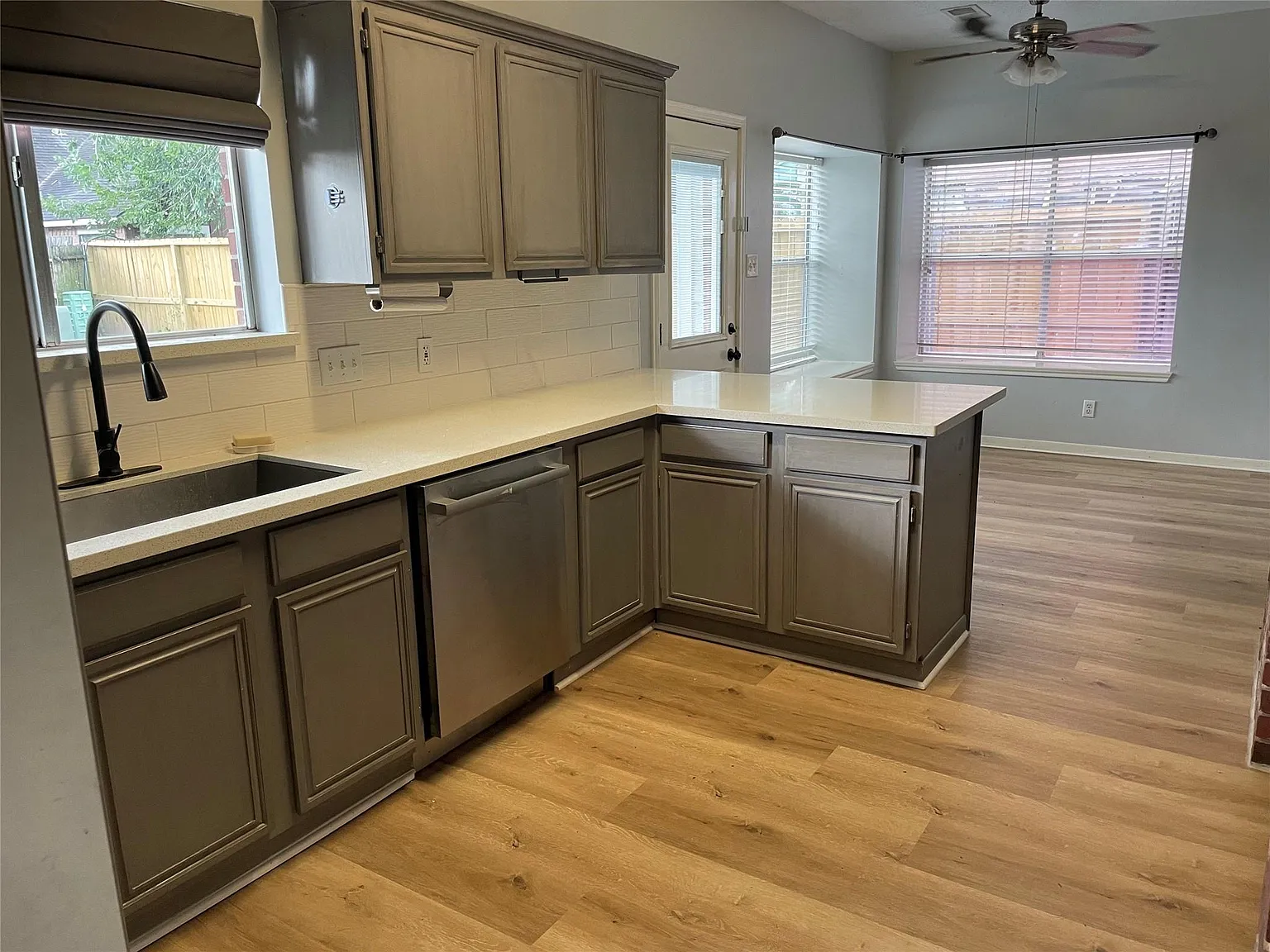 3 bed, 2.5 bath, 2124 sqft, $1,950 — Photo 3