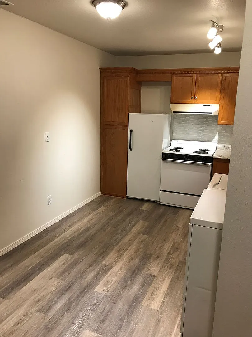 Corvallis triplex — Photo 3