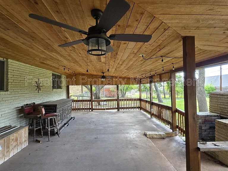 7609 Linkside St — Photo 9