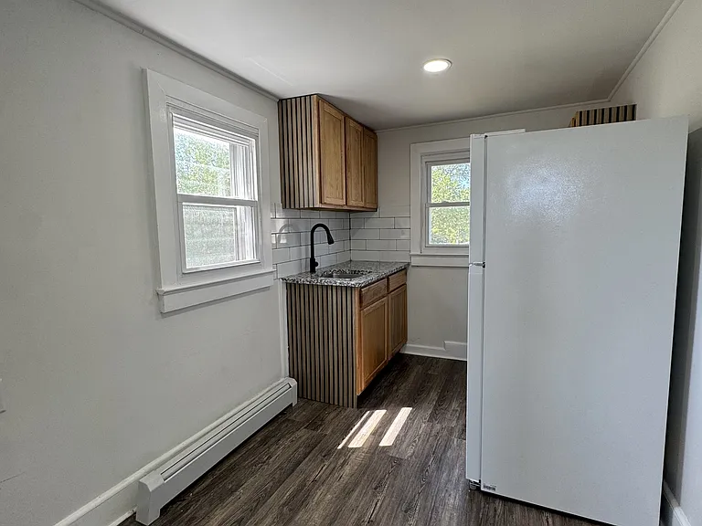 517 Bentley Ave — Photo 7