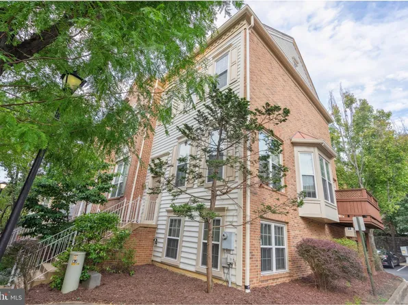 6026 Ricketts Walk, Alexandria, VA 22312