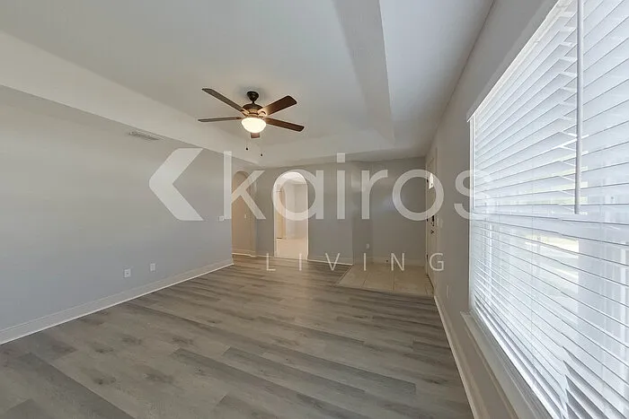 3 bed, 2.0 bath, 1936 sqft, $2,045 — Photo 3