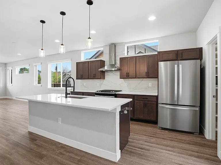 1518 N Newton St — Photo 16