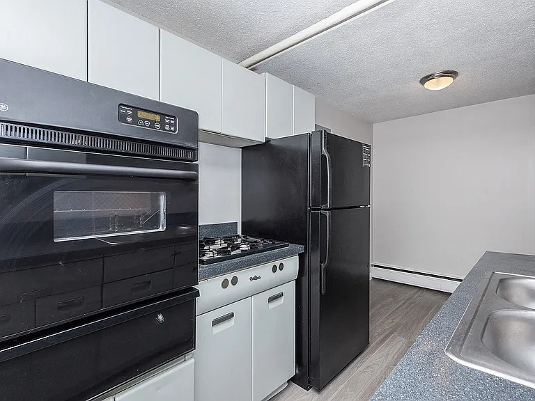 Kent Apartments — Photo 29