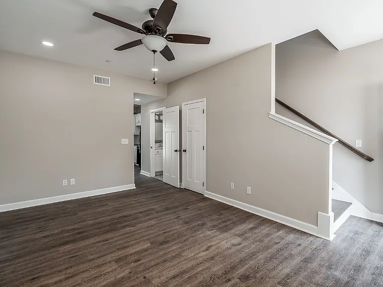 103 N Ridge Dr — Photo 3