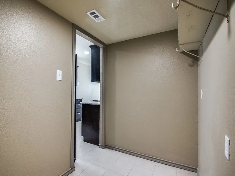 7716-7718 Sable Ln — Photo 22
