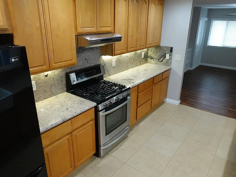 1006 Maertin Ln — Photo 8