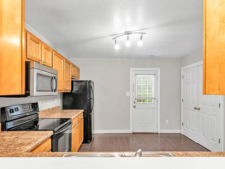 300 Streamwood Dr #1 — Photo 8