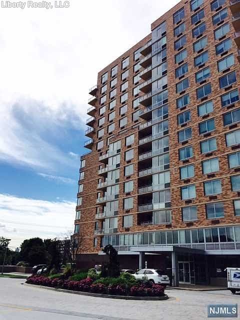 1st image of 318 Hudson Park #318