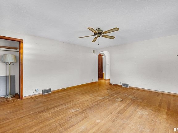 3rd image of 239 N Elmwood Rd