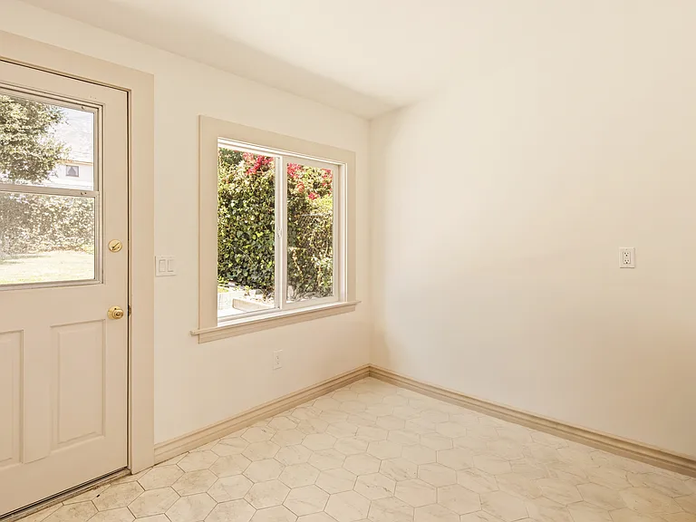 365 W Sierra Madre Blvd — Photo 34