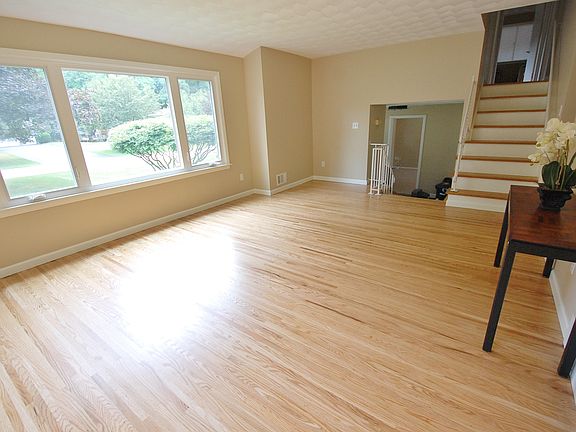 5th image of 127 Wedgewood Dr