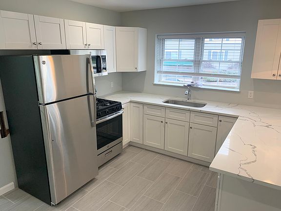 2nd image of 529 Bloomfield Ave APT 1