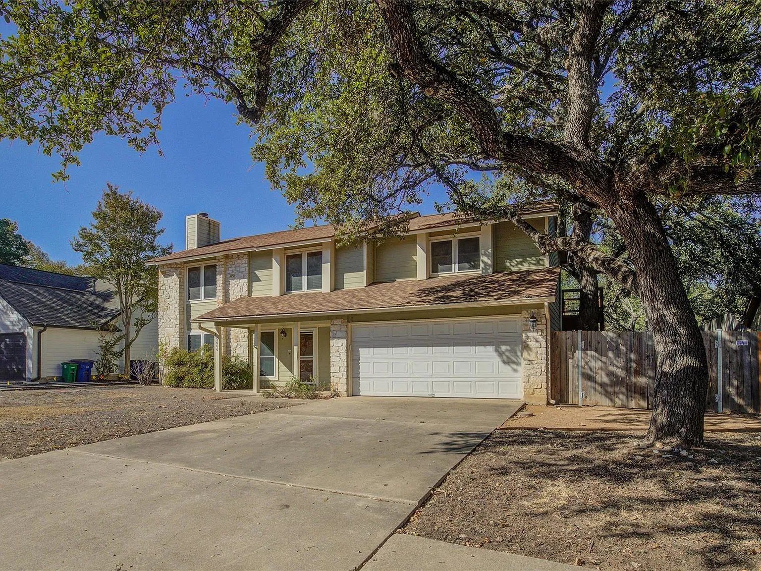 3 bed, 2.5 bath, 2116 sqft, $2,650 — Photo 2