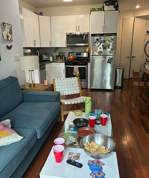 695 Jefferson Ave #4 — Photo 3