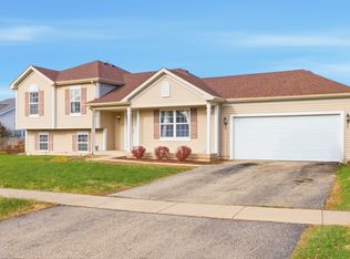 145 Heatherfield Ln, Dekalb, IL 60115