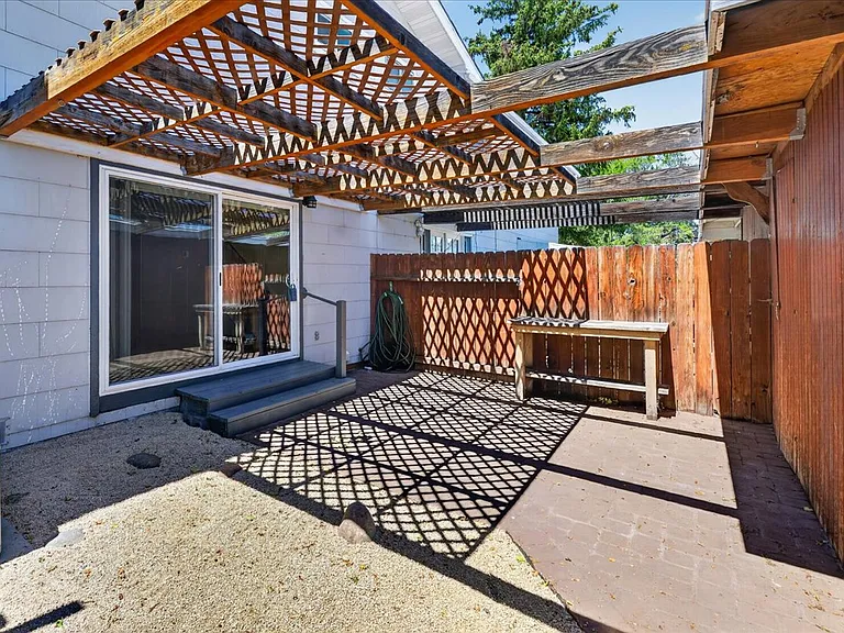 106 Smithridge Park — Photo 4