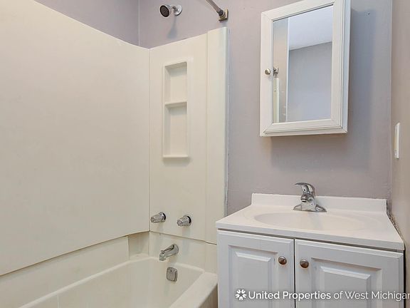 4th image of 1317 Lafayette Ave NE #1