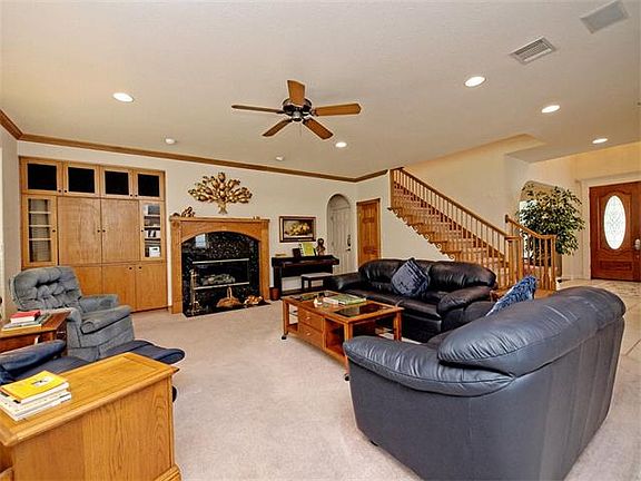 3rd image of 2000 Savannah Ct