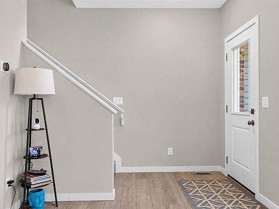 4th image of 1079 N Lanark Blvd SE