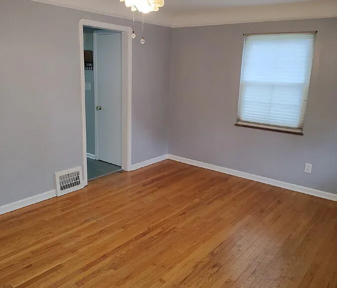 465 Huntmere Dr — Photo 4