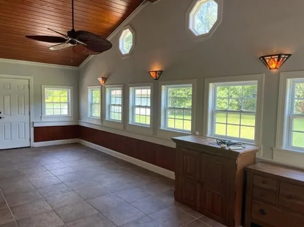 201 Spruce Rd, Brunswick, GA 31525