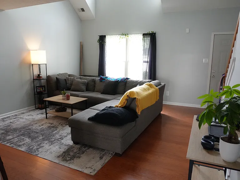 2100 Stonewood Ln — Photo 3