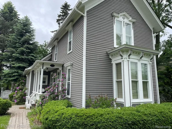 45647 Cass Ave, Utica, MI 48317