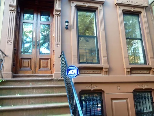 Rented by RES New York | media 2