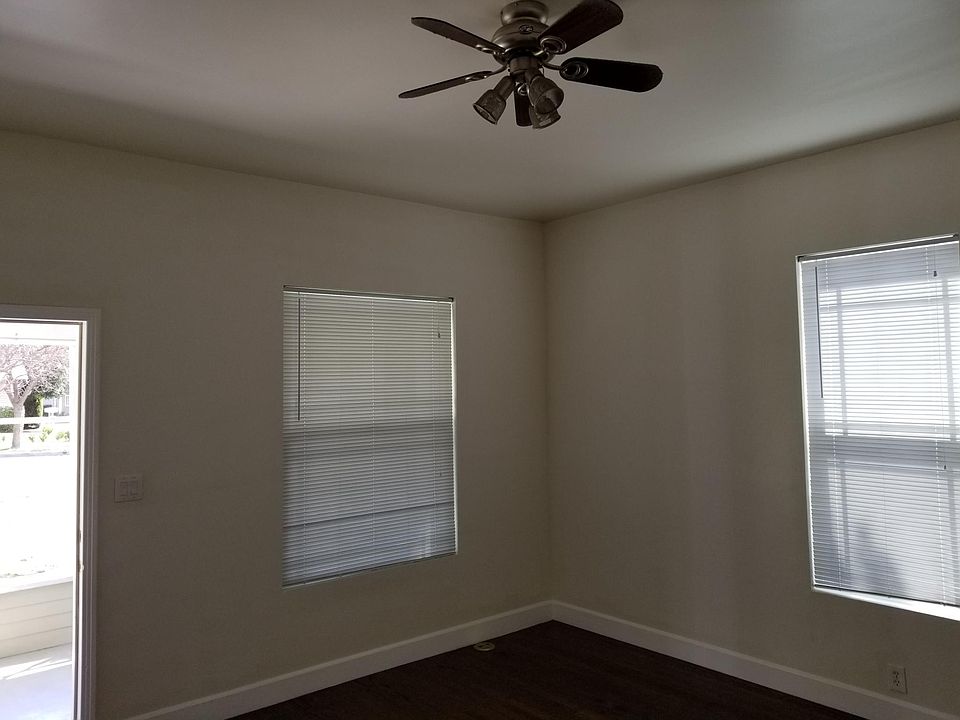 Living room with high ceiling.
