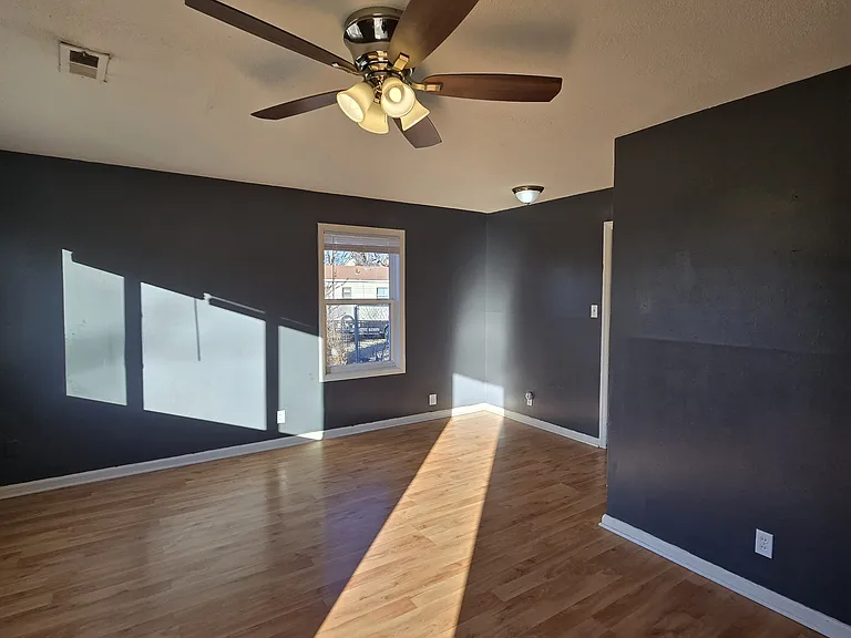 1332 N Erie St — Photo 8