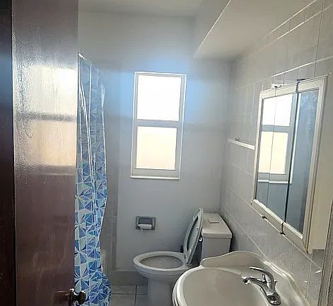 4th image of 303 Floral Dr