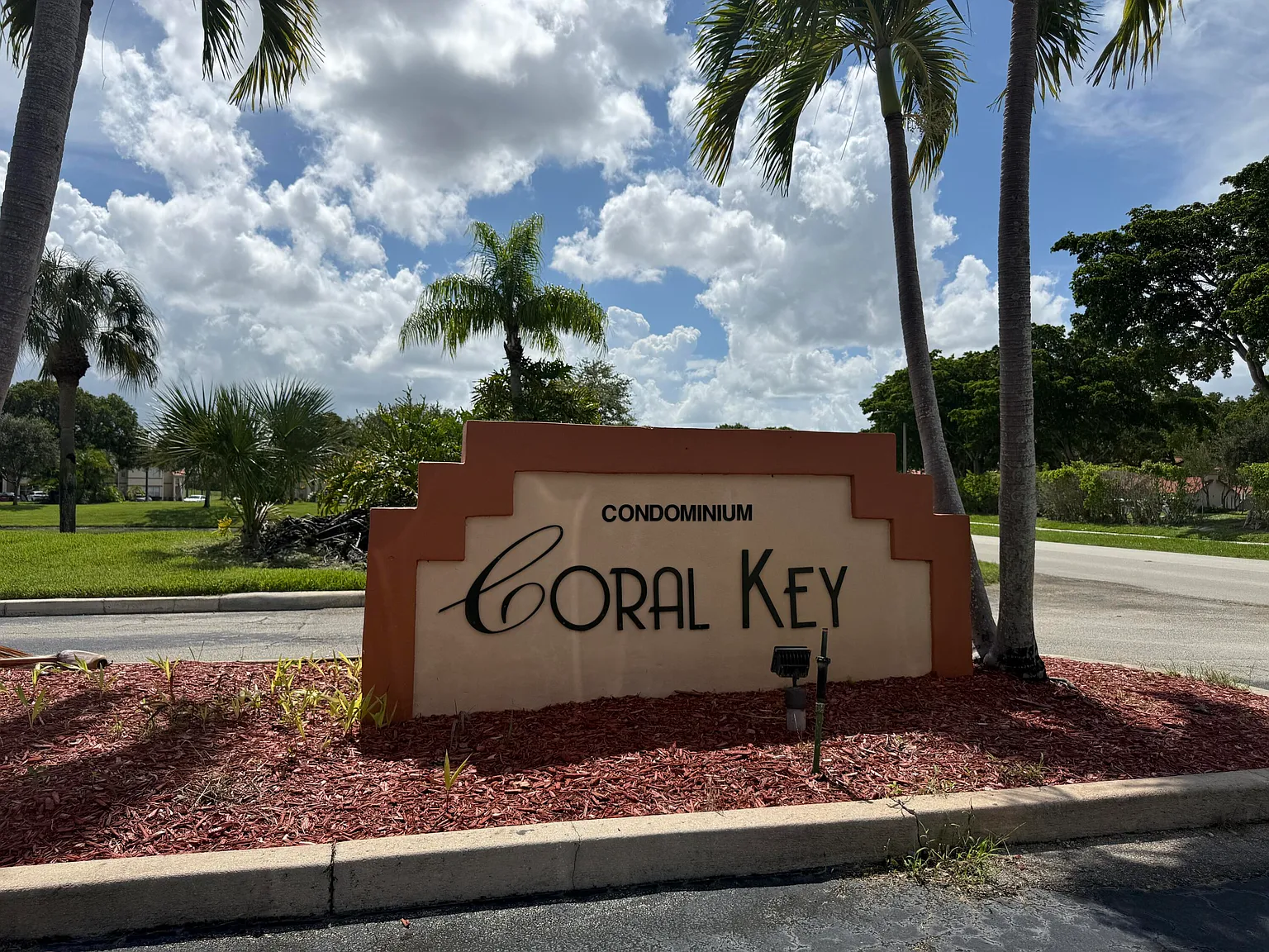 2 bed, 2.0 bath, 1027 sqft, $2,050 — Photo 1