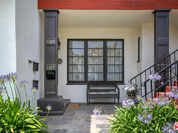 3rd image of 1107 S Doheny Dr