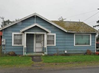 745 Avenue Q, Seaside, OR 97138