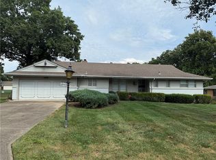 12008 E Newbury Ln, Independence, MO 64052
