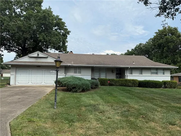 12008 E Newbury Ln, Independence, MO 64052