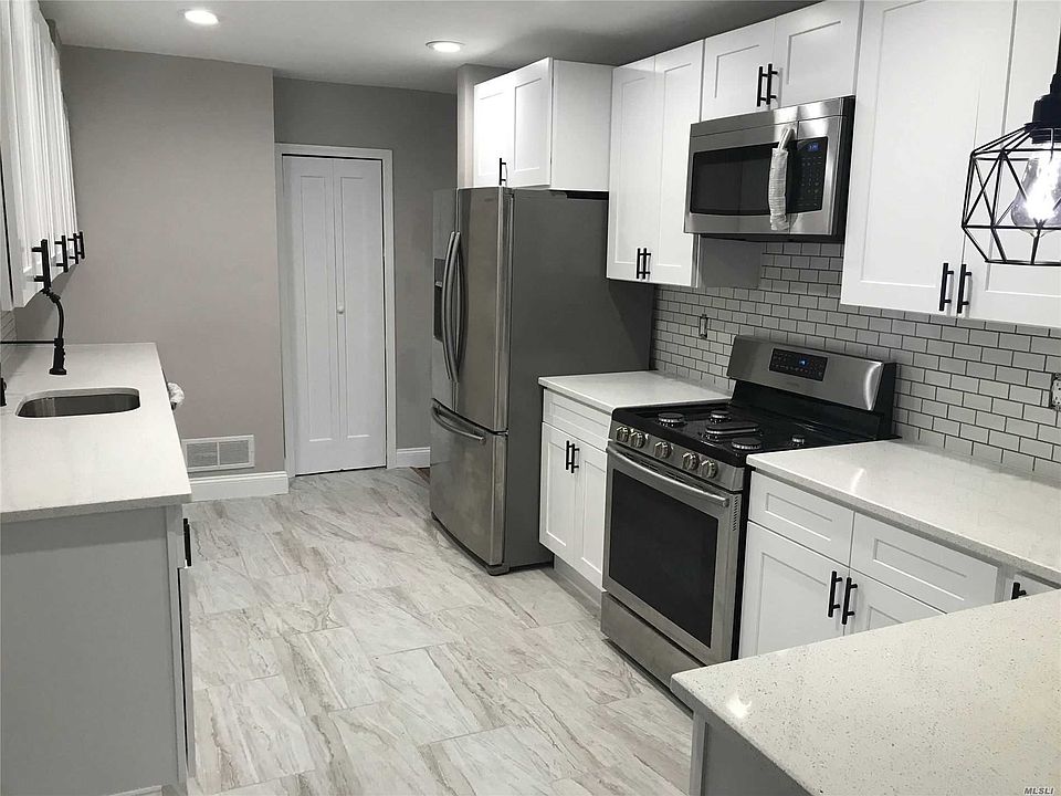 1st image of 25 Linda Ln