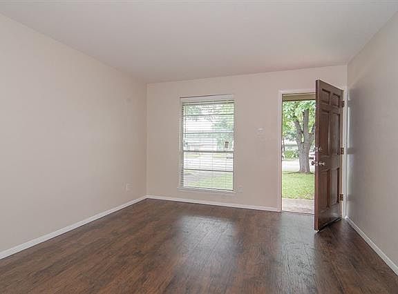 5th image of 529 E Coral Way