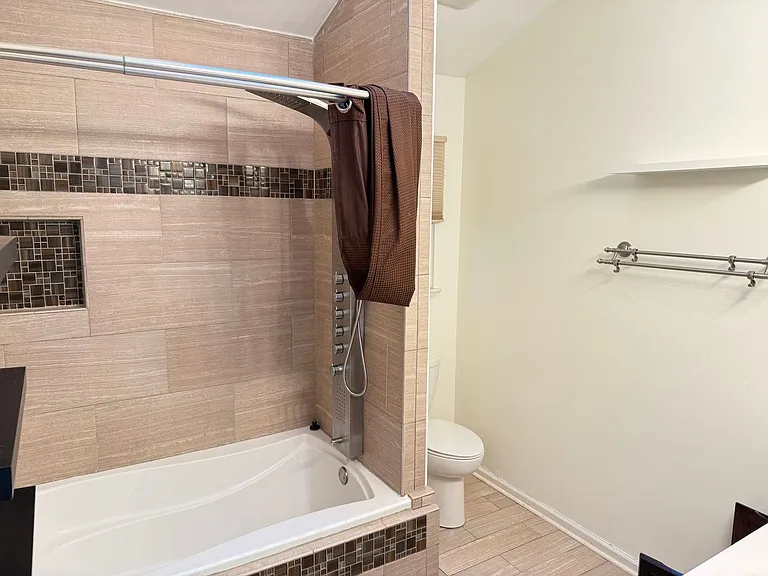 203 Aurora Ln — Photo 16