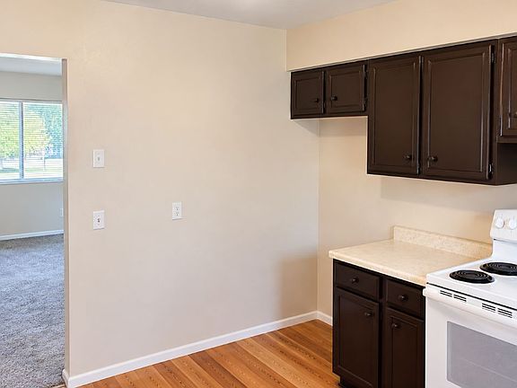 3rd image of 712 E Front St