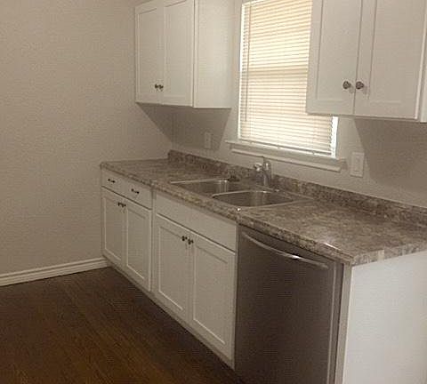 2nd image of 118 Marchmont Ln