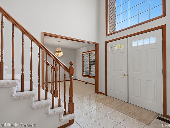 4th image of 6860 Bridgemont Dr
